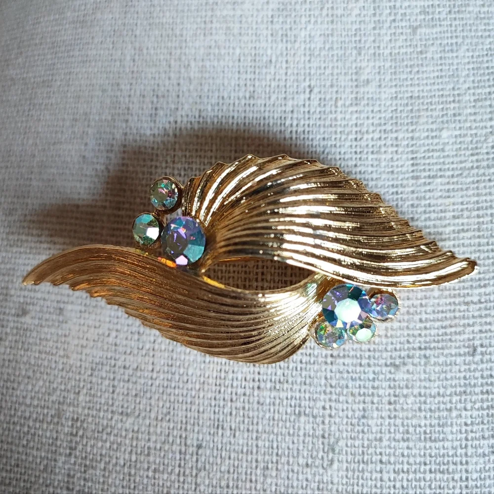 Vintage Light Blue Clear Aurora Borealis Gold Tone Rhodium Unsigned Brooch 1950s